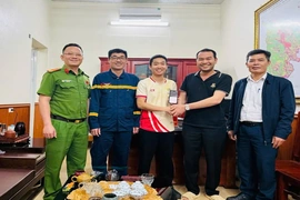 Cán bộ Cảnh sát PCCC và CNCH trả lại 500 triệu đồng người dân chuyển nhầm