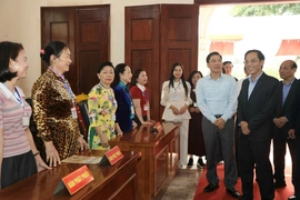 Phó Chủ tịch UBND tỉnh Đầu Thanh Tùng kiểm tra công tác chuẩn bị bầu cử tại phường Hạc Thành