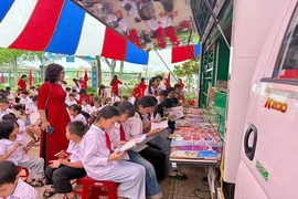 Từ trưng bày sách&nbsp;đến thư viện lưu động