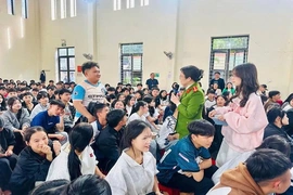 Ra tết, thầy lại tìm trò