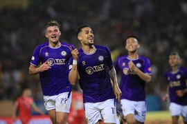 CLB Hà Nội khuất phục CAHN trong trận derby thủ đô; “Người đặc biệt” nổi thịnh nộ