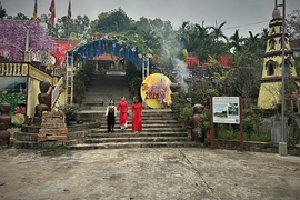 Về vùng đất quý hương