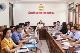 Nâng cao nhận thức chính trị và hiểu biết pháp luật cho công nhân