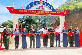 Cán bộ biên phòng tăng cường xây dựng xã biên giới vững mạnh