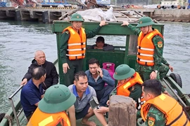 Kịp thời cứu 5 thuyền viên gặp nạn trên biển