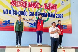 Phạm Thị Vân mở màn giải bơi VĐQG bể 25m bằng tấm HCV đặc biệt