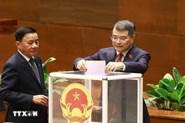 Thông qua Nghị quyết bầu Thủ tướng Chính phủ khoá XVI