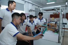 Lao động thất nghiệp được hỗ trợ tiền ăn, học phí khi học nghề