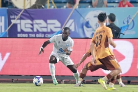 HAGL gây sốc tại Thiên Trường, Hải Phòng và SLNA bứt phá mạnh mẽ; Arsenal sảy chân tại Emirates