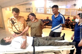 Cảnh sát giao thông kịp thời đưa người dân bị đột quỵ đi cấp cứu