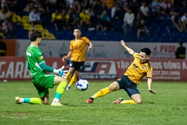 Đông Á Thanh Hoá chia điểm tiếc nuối trước SLNA