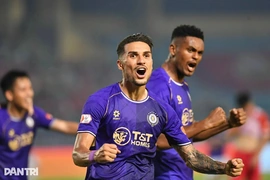 Hà Nội FC thăng hoa; Man City áp sát ngôi đầu Ngoại Hạng Anh