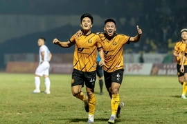 Vòng 19 V.League rực lửa với các trận cầu sinh tử; Lộ diện các cặp bán kết Europe League