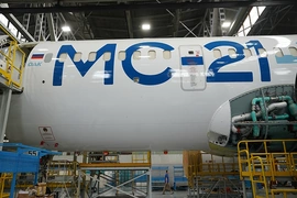 Nga thử nghiệm hệ thống điều khiển dàn UAV tấn công, bàn giao máy bay MC-21