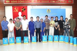 Phường Hạc Thành phát động Tháng công nhân&nbsp;và thi đua chào mừng 97 năm thành lập Công đoàn Việt Nam