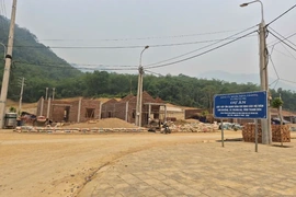 Tất bật dựng nhà trước mùa mưa bão