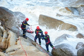 Mãn nhãn màn diễn tập cứu nạn trên biển: Phản ứng thần tốc, hiệp đồng chuẩn xác