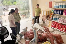 Phát hiện, tạm giữ 15 phôi cây Muội hồng không rõ nguồn gốc được ký gửi tại Bưu điện