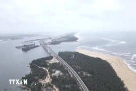 Thông xe cầu Thuận An - cây cầu vượt cửa biển dài nhất miền Trung