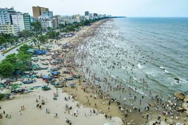 Biển Sầm Sơn, Hải Tiến “bùng nổ” du khách dịp lễ 30/4 - 1/5