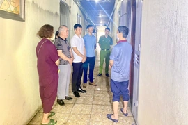 Thăm hỏi gia đình có căn hộ chung cư cháy trong đêm