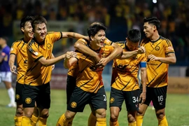 Đông Á Thanh Hóa tạo địa chấn, quật ngã Hà Nội FC trong thế thiếu người