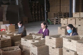Tạo lợi thế cạnh tranh cho sản phẩm công nghiệp nông thôn