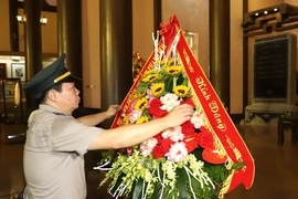 Thi hành án dân sự tỉnh Thanh Hóa dâng hương, báo công Chủ tịch Hồ Chí Minh