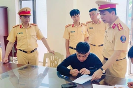 CSGT Thanh Hóa bắt đối tượng cướp giật dây chuyền trong đêm