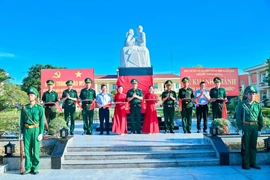 Khánh thành tượng đài “Bác Hồ với chiến sĩ Biên phòng”
