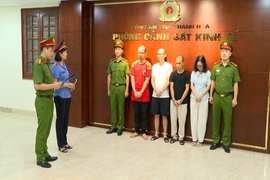 Triệt phá đường dây buôn lậu xe điện ba bánh xuyên biên giới
