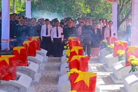 Các anh về trong vòng tay của đất mẹ thương yêu