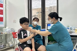 Bảo vệ trẻ em trước dịch bệnh mùa hè