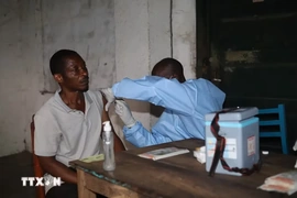 Cộng đồng quốc tế hỗ trợ châu Phi gần 500 triệu USD ứng phó dịch Ebola