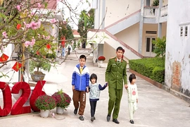 Phía sau song sắt (Bài 2): Điểm tựa nhân văn nâng đỡ&nbsp;tuổi thơ đặc biệt