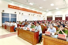 Trao tặng sách và chuyển giao phần mềm thư viện số cho các trường THCS trên địa bàn xã Vạn Lộc