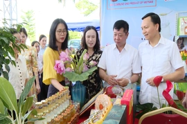 Phiên chợ giới thiệu nông sản, thực phẩm an toàn tại xã Yên Định