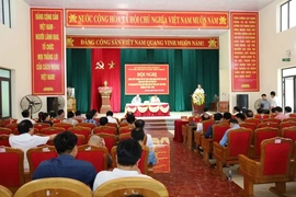 Phóng viên nhiều cơ quan báo chí đi thực tế và tìm hiểu thông tin tại xã Thọ Lập