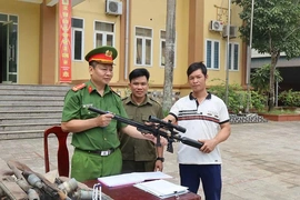 Không để vũ khí, pháo nổ trái phép len lỏi trong đời sống người dân