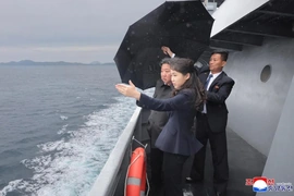 Ông Kim Jong Un lệnh đưa bộ đôi chiến hạm cỡ lớn vào trực chiến