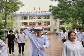 Cảm xúc vỡ òa&nbsp;trong ngày thi đầu tiên