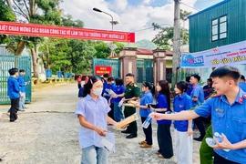 Lan tỏa những hành động đẹp giữa mùa thi