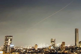 Israel không kích Iran bất chấp cảnh báo của tổng thống Trump