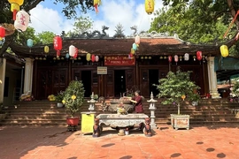 Về Phong Mục thăm đền Mẫu Thoải