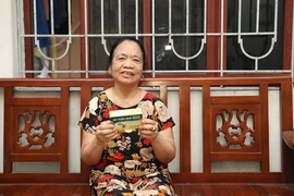 Em gái nhập viện vì mất ngủ, bà cụ 74 tuổi tự tìm lối thoát