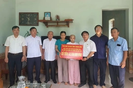 Hỗ trợ nữ sinh cùng lúc chống chọi với 2 căn bệnh ung thư
