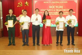Phường Sầm Sơn trao giải Cuộc thi chính luận bảo vệ nền tảng tư tưởng của Đảng