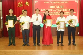 Phường Sầm Sơn trao giải Cuộc thi chính luận bảo vệ nền tảng tư tưởng của Đảng