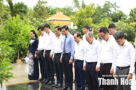 Đoàn đại biểu tỉnh Thanh Hóa viếng các nghĩa trang liệt sĩ trên địa bàn thành phố Cần Thơ