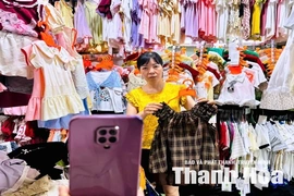 Chợ truyền thống thích ứng&nbsp;trước làn sóng tiêu dùng hiện đại